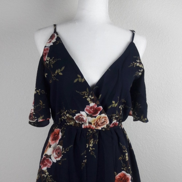 Voins Romper - Picture 2 of 7